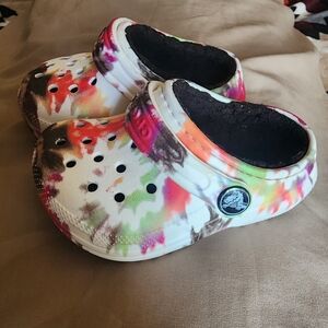 Baby girl tie dye fuzzy lined crocs sz 5c